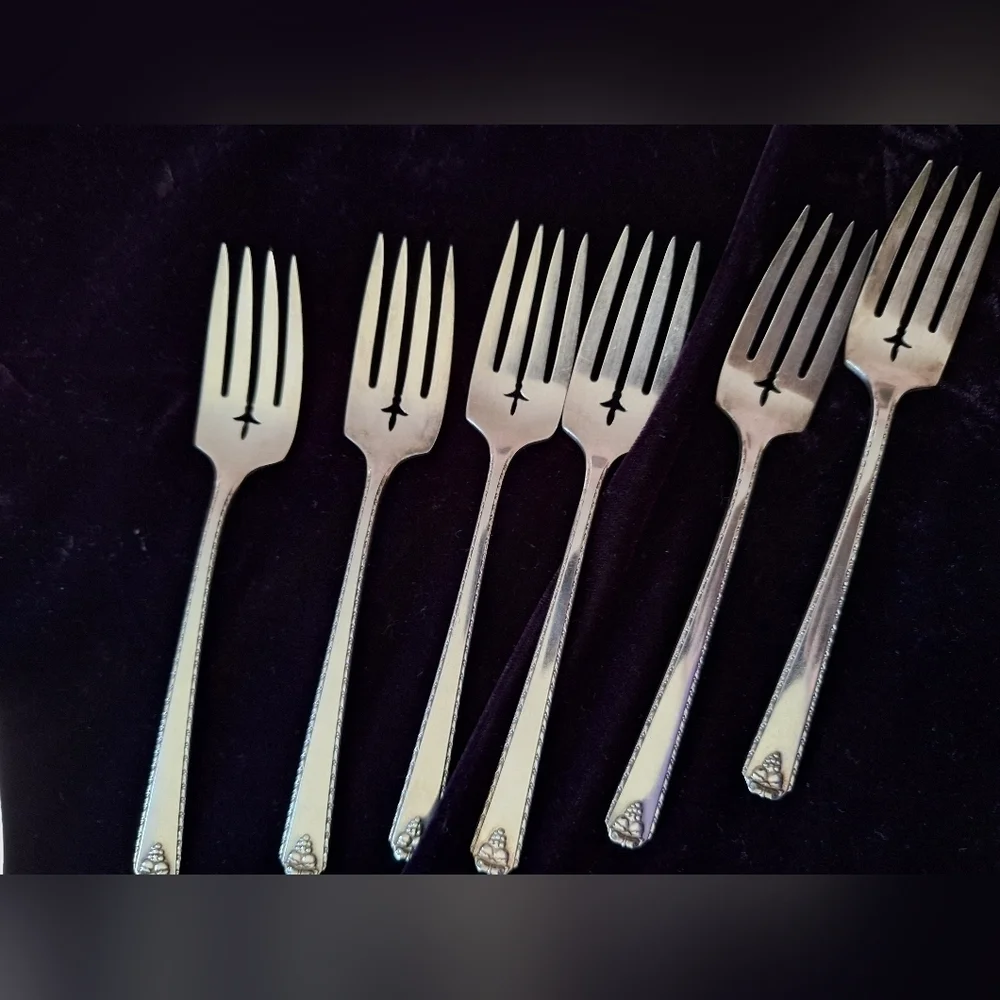 Prestige Silver Dining Flatware Collection with Classic Design Lot 1